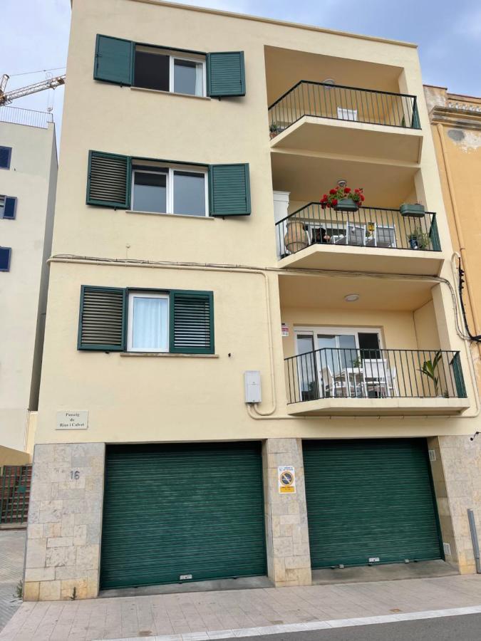 Aquamarine Sant Feliu En La Playa Con Patio Appartement Sant Feliu de Guíxols Buitenkant foto